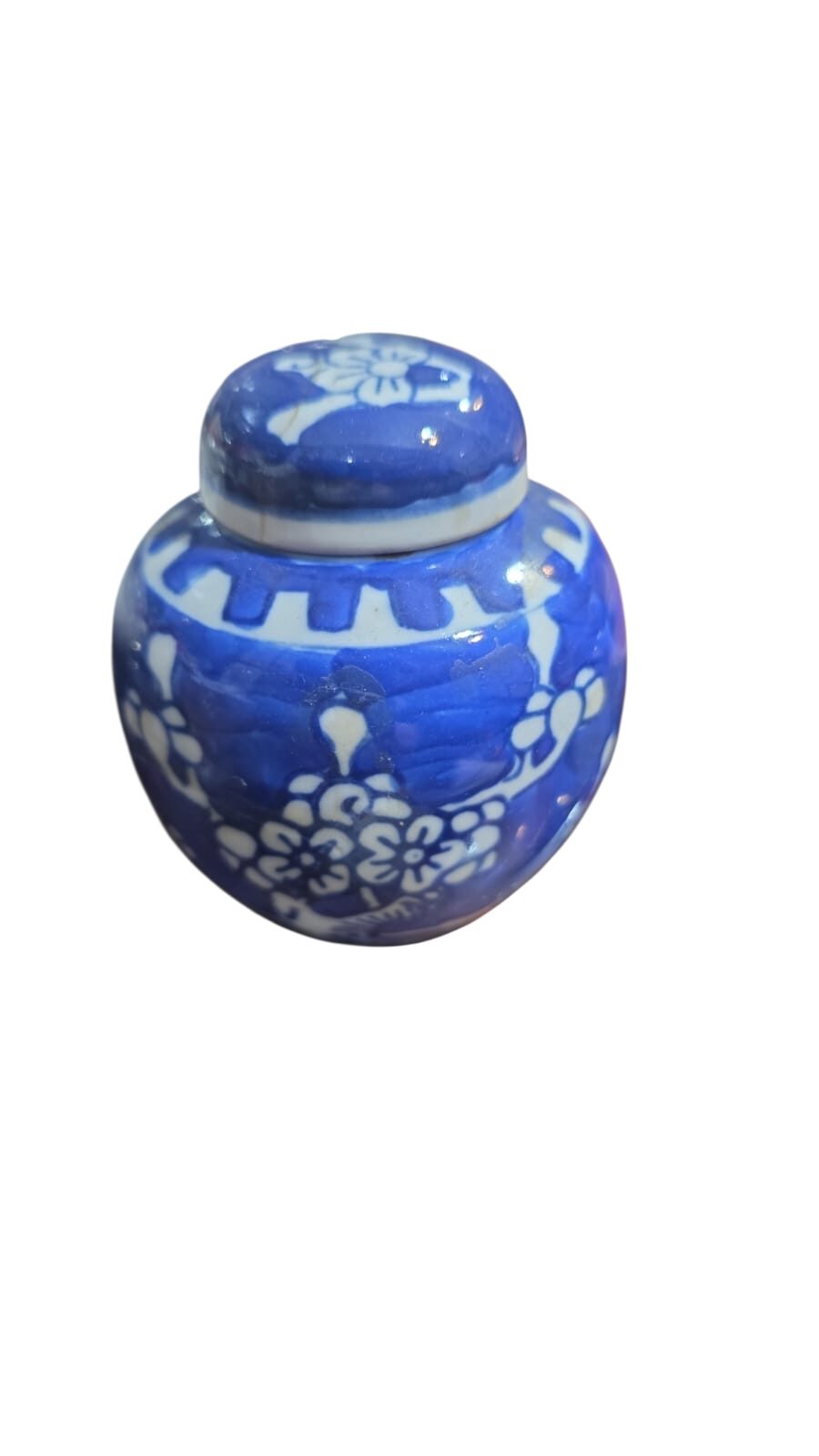 Pequeno vaso com tampa de porcelana