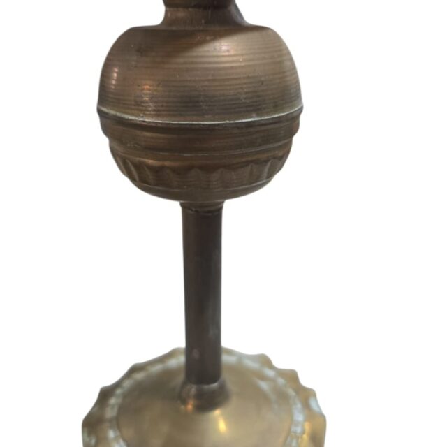 Castiçal indiano em dourado metal