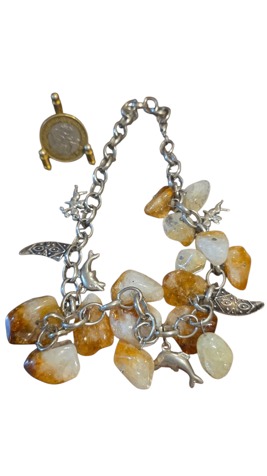 Belo colar vintage com berloques e pedras
