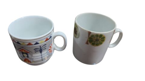 Par de xícaras de porcelana