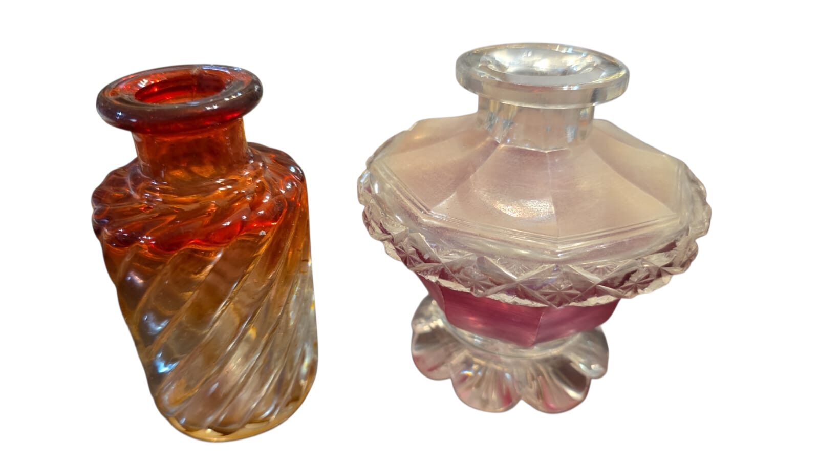 Par de elegantes e antigos vasos
