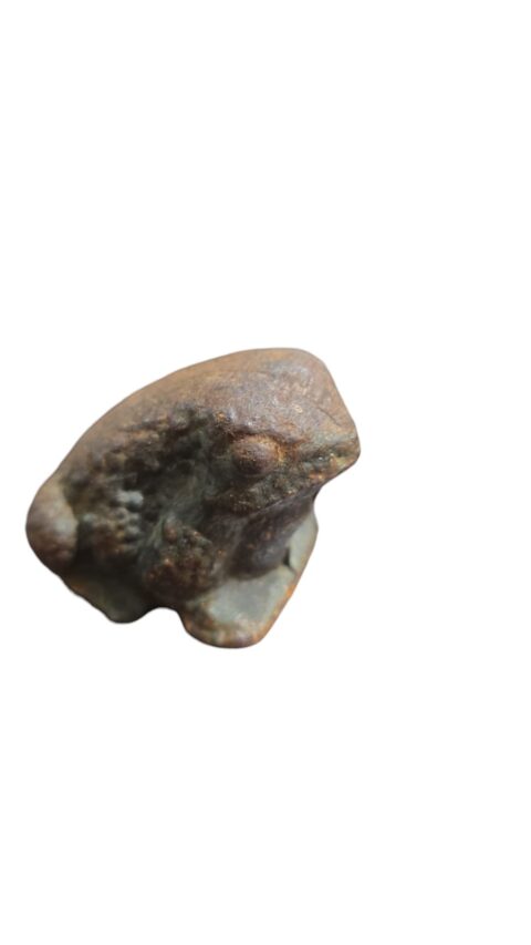 Antiga escultura sapo em ferro fundido
