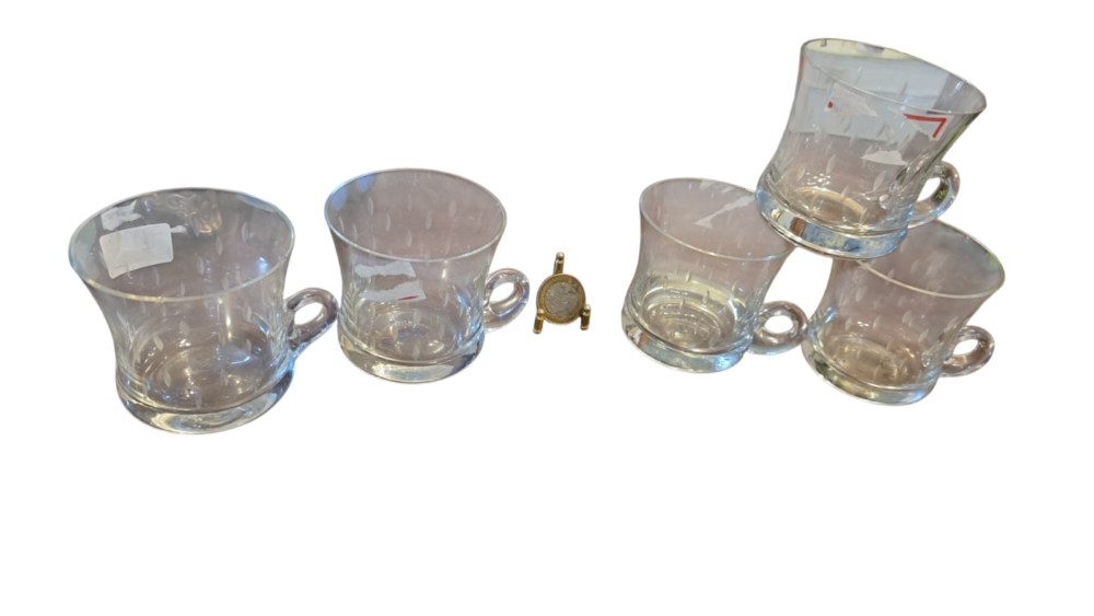 Lote de xícaras de cristal com lapidações