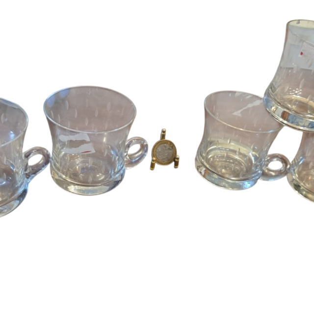 Lote de xícaras de cristal com lapidações