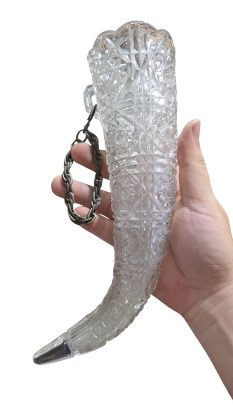 Antiga e rara cornucópia de cristal com corrente espessurada
