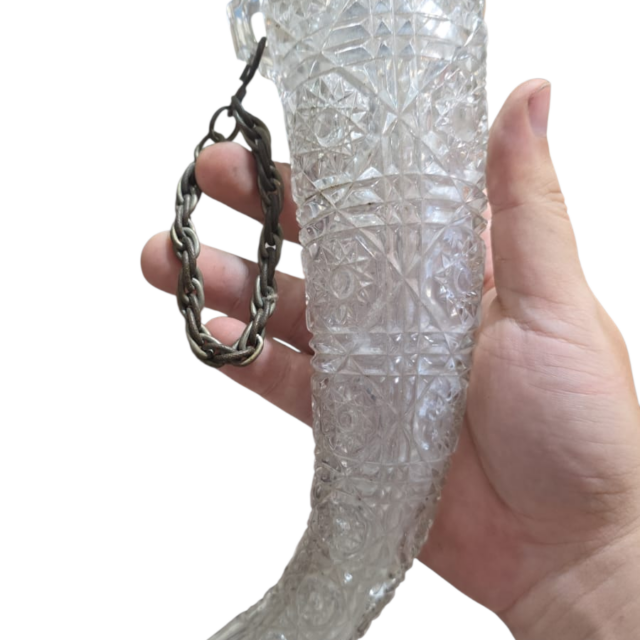 Antiga e rara cornucópia de cristal com corrente espessurada