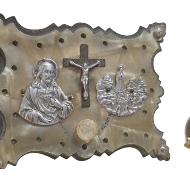 Antiga arte sacra e metal e baquelite perolada