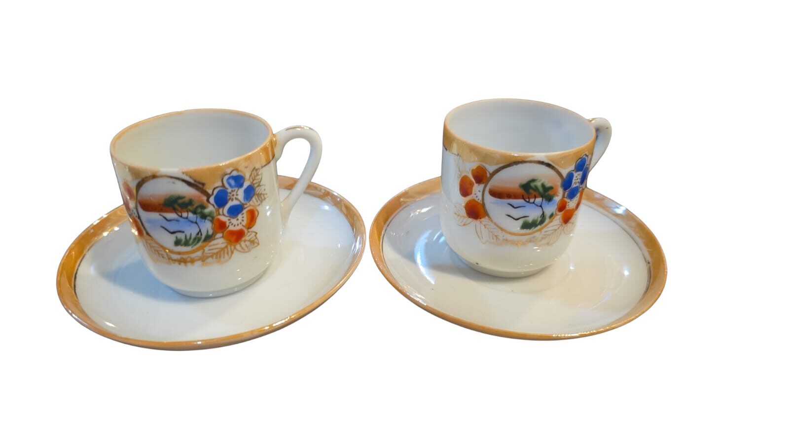 Xícaras de café com pires