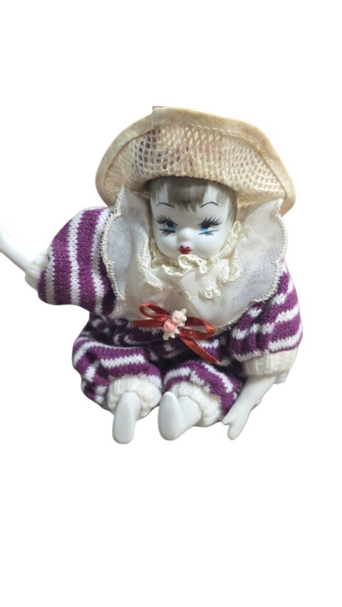 Boneca antiga em porcelana em tecido