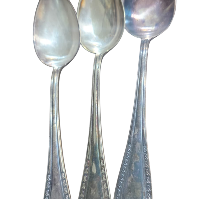 Trio de grandes colheres espessuradas a prata