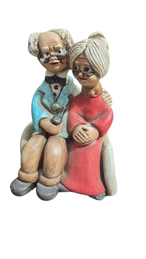 Antiga escultura em estuque, pintada a mão