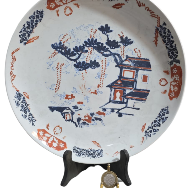 Grande e antiga porcelana com bela arte oriental feita a mão