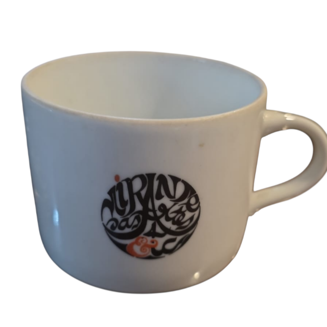 Xícara de chá de porcelana
