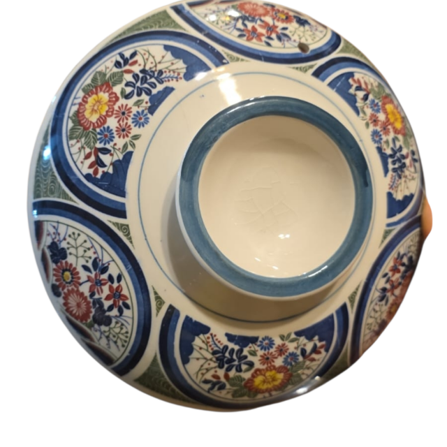 Antiga fruteira de louça craquelada pintada a mão