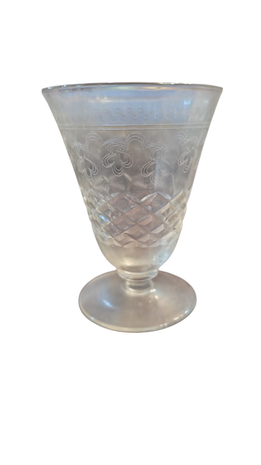 Taça de cristal com belas lapidações