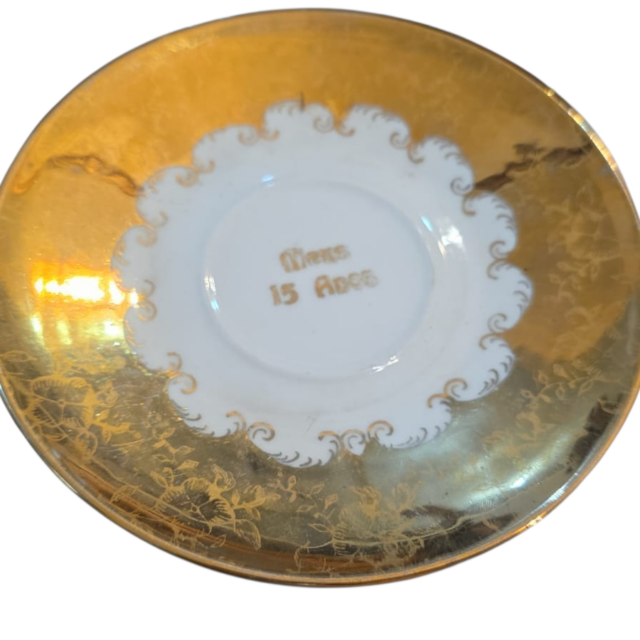 Antiga porcelana Meus 15 Anos, fartas dourações