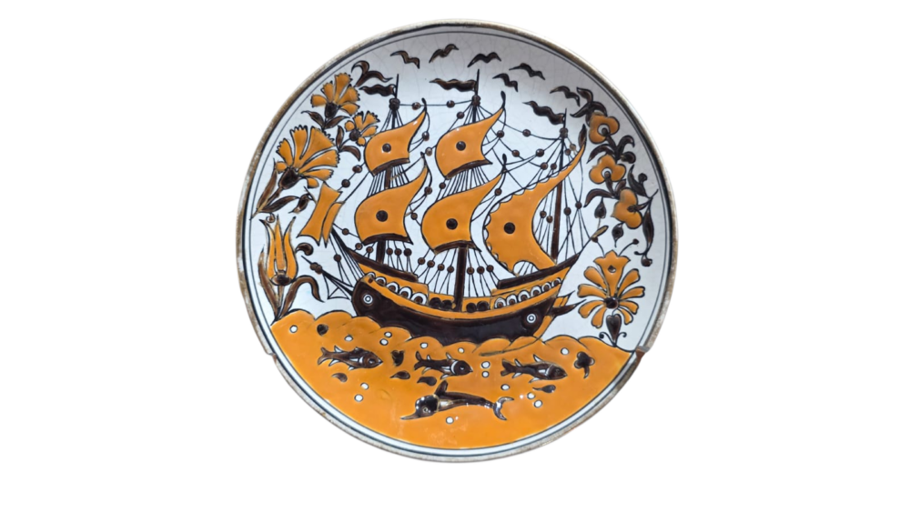 Prato decorativo em Porcelana com arame p/ pendurar