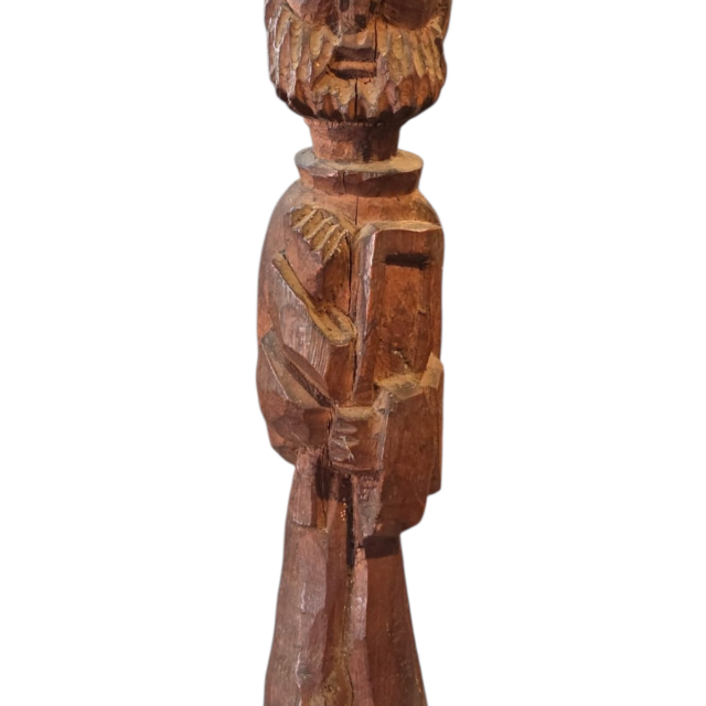 Bela escultura sacra entalhada em madeira