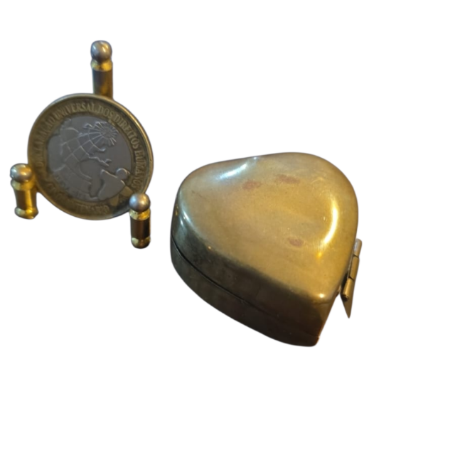 Potiche em dourado metal