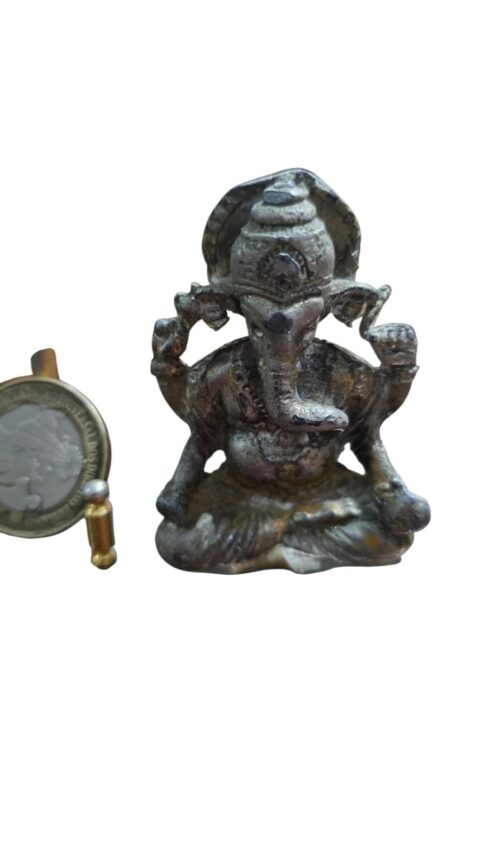 Antiga escultura divindade oriental de metal