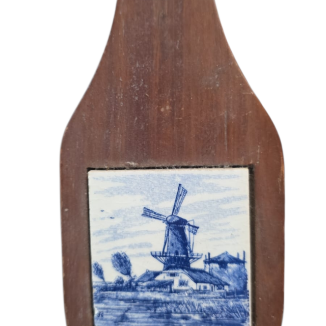 Pequena tábua de frios de madeira, holandesa Delft