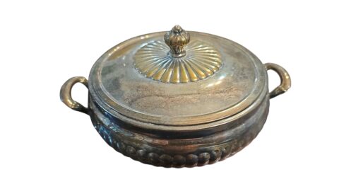 Antiga terrina espessurada a prata