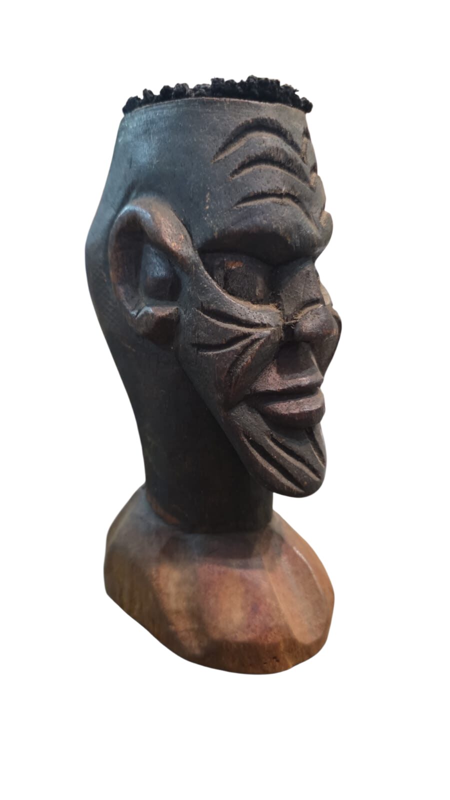 Escultura entalhada em madeira