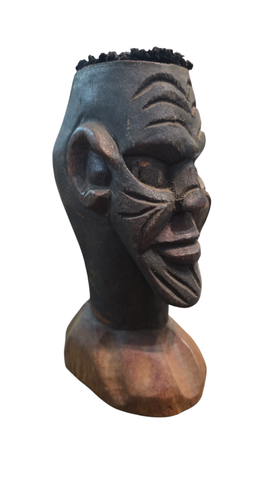 Escultura entalhada em madeira