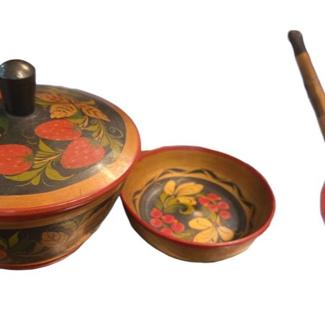 Conjunto russo de madeira pintado a mão