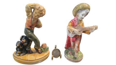 Par de antigas esculturas de porcelana