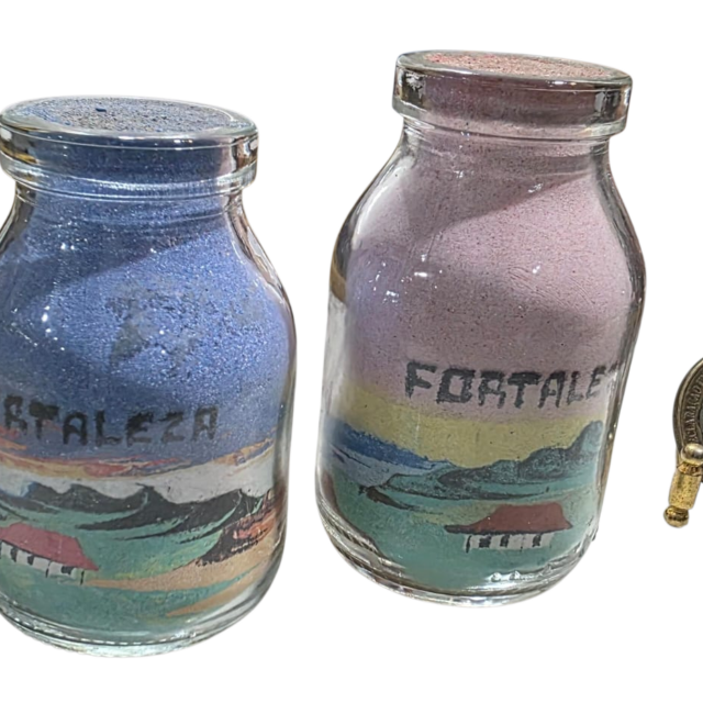 Par de lembranças de Fortaleza, arte na areia