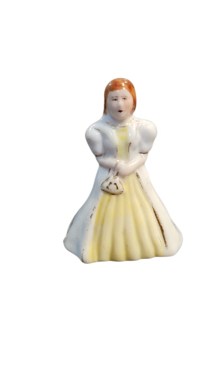 Antiga daminha de porcelana