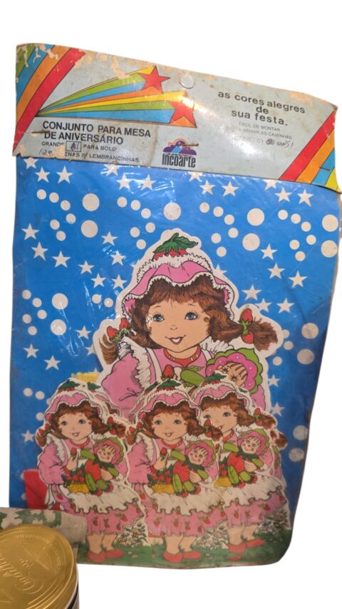 Antigo conjunto de decoração para aniversário