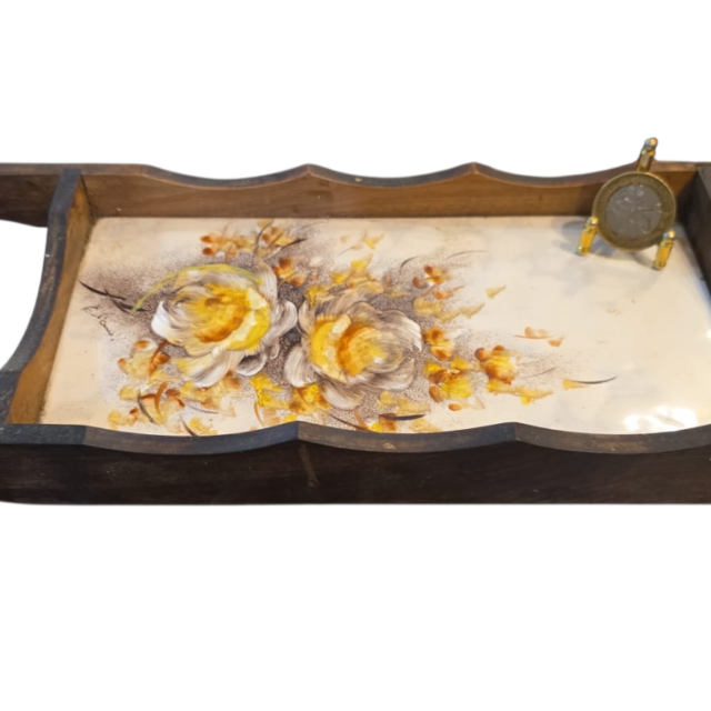 Bela bandeja de madeira com azulejo pintado a mão