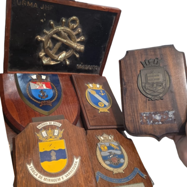 Lote de belas decorações de parede militares