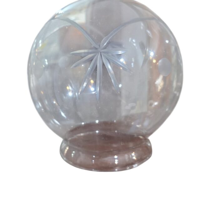 Cúpula de vidro com belas lapidações.