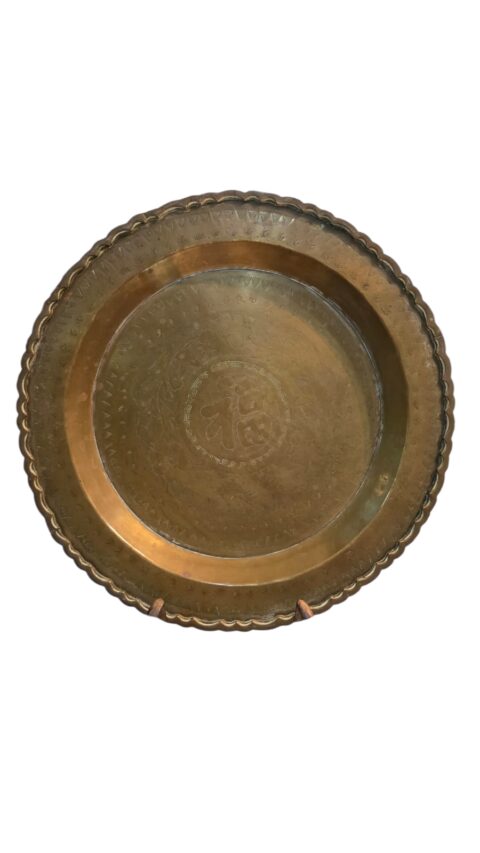 Belíssimo, grande e antigo medalhão em dourado metal