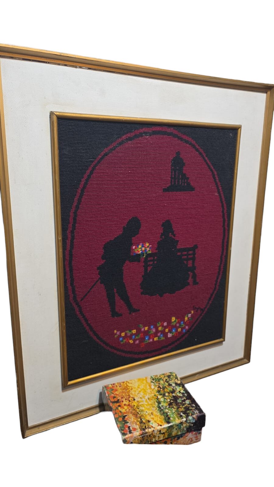 Quadro com arte ponto e cruz Cena Galante
