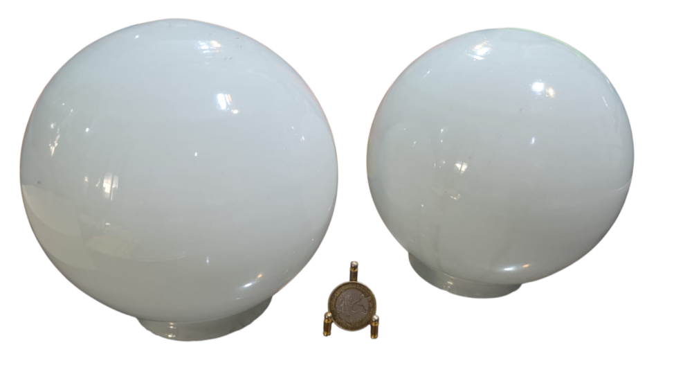 Cúpulas de opalina, ínfimos bicados na boca. (valor unitário)