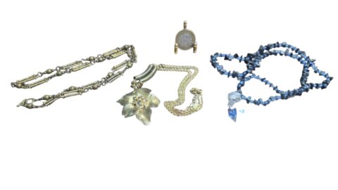 Trio de elegantes colares vintage