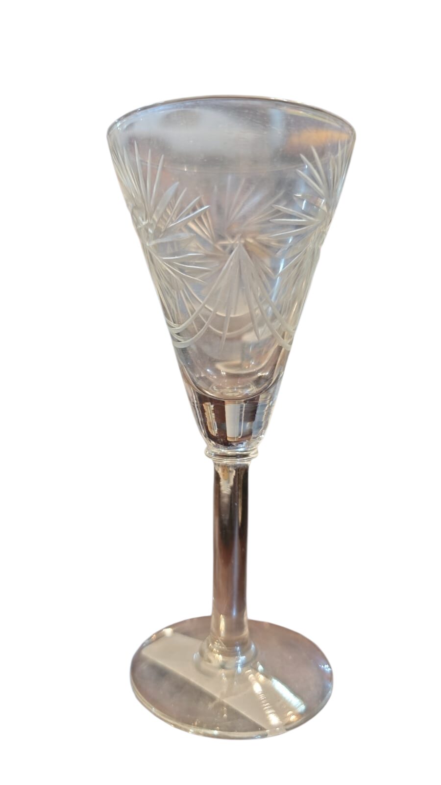 Taça de cristal com belas lapidações