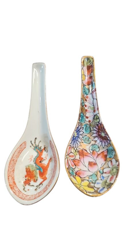 Par de colheres de porcelana chinesa com bela arte