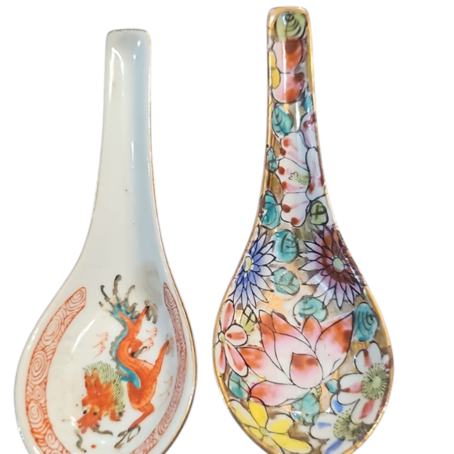 Par de colheres de porcelana chinesa com bela arte