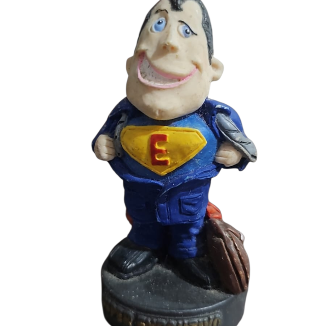 Escultura de resina Super Executivo
