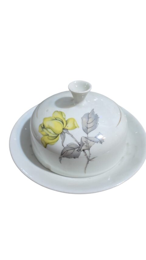 Manteigueira porcelana Renner, motivos florais