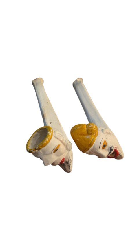 Par de antigos cachimbos artesanais de cerâmica pintados a mão