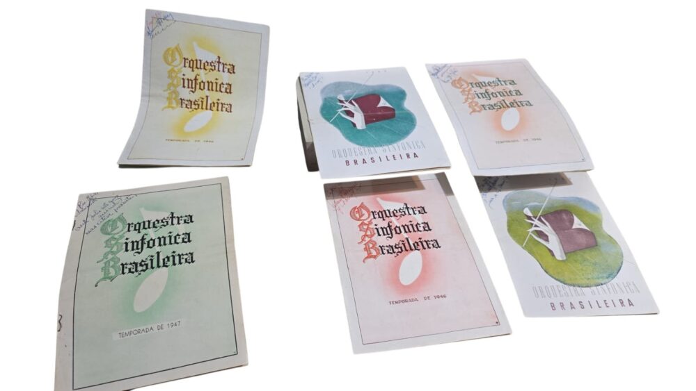 Coleção de antigos livretos de programação da orquestra sinfônica