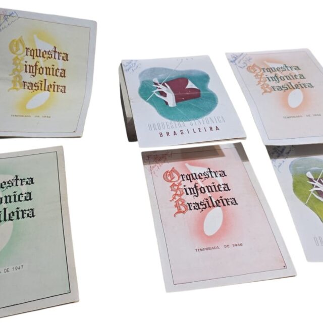 Coleção de antigos livretos de programação da orquestra sinfônica