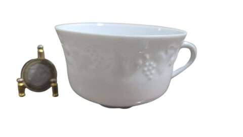 Porcelana francesa Limoges, belos relevos, xícara de chá
