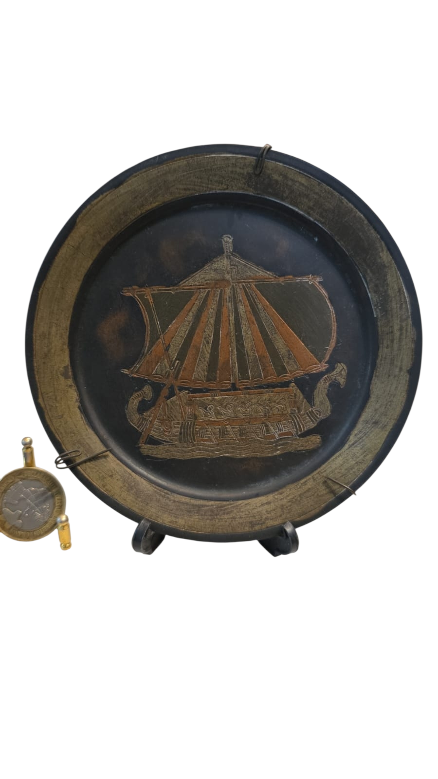 Medalhão de metal para parede